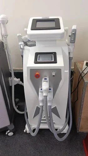 Operating theater with surgical lighting and anesthesia machines