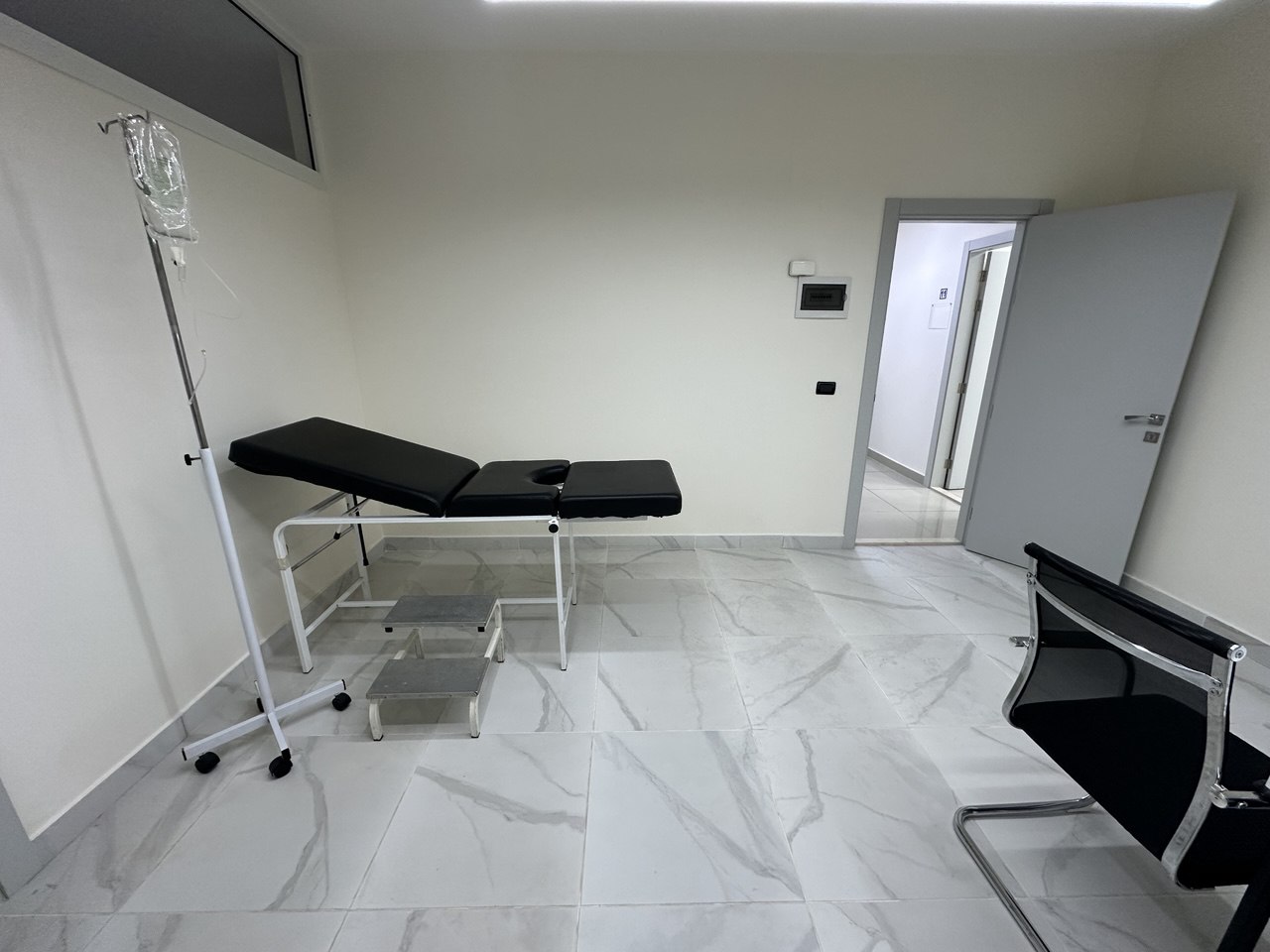 Endoscopy tower and monitors