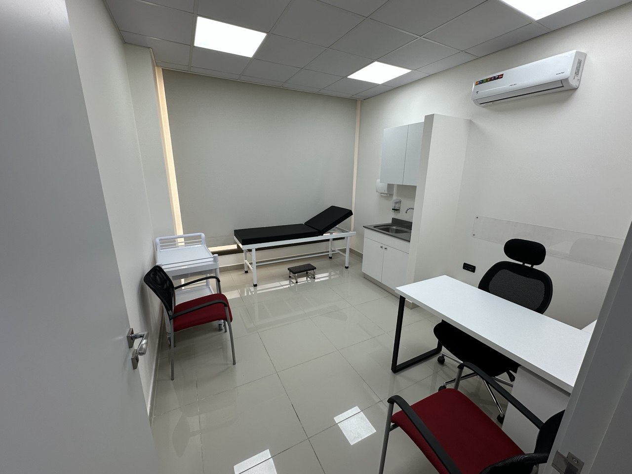 Dental operatory with advanced tools